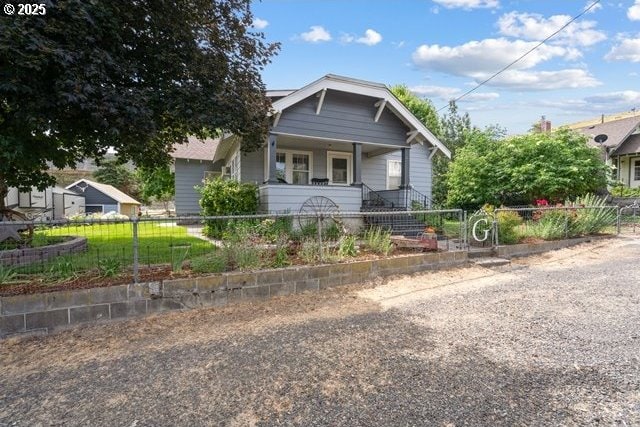 680 S Alfalfa St, Heppner, OR 97836 - view of front of house with a porch