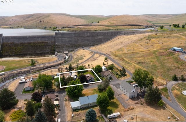 680 S Alfalfa St, Heppner, OR 97836 - aerial view of property's location featuring property boundaries highlighted and mountains