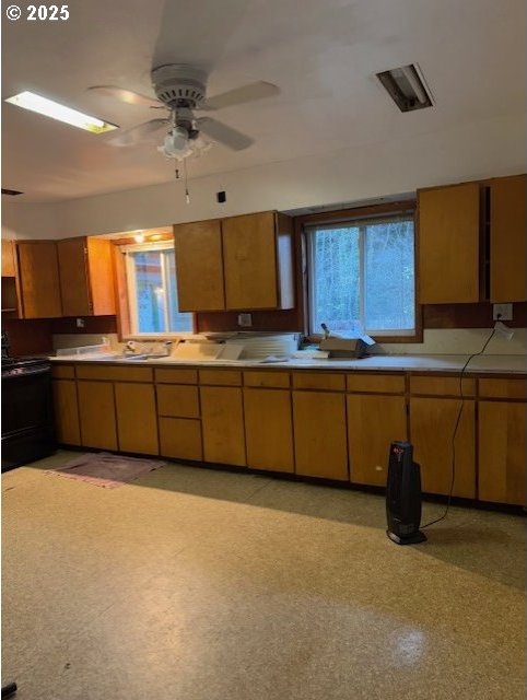 kitchen with stove and ceiling fan