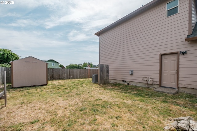 1989 S 12th St, Lebanon, OR 97355 - fenced backyard with a shed