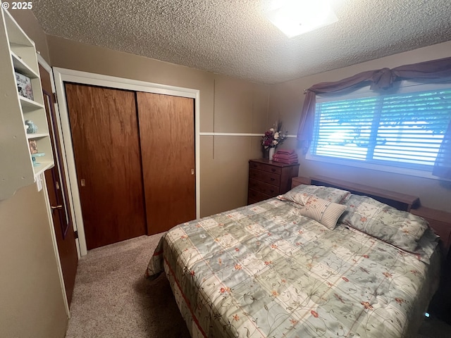 405 1st St, La Grande, OR 97850 - carpeted bedroom featuring a closet and a textured ceiling