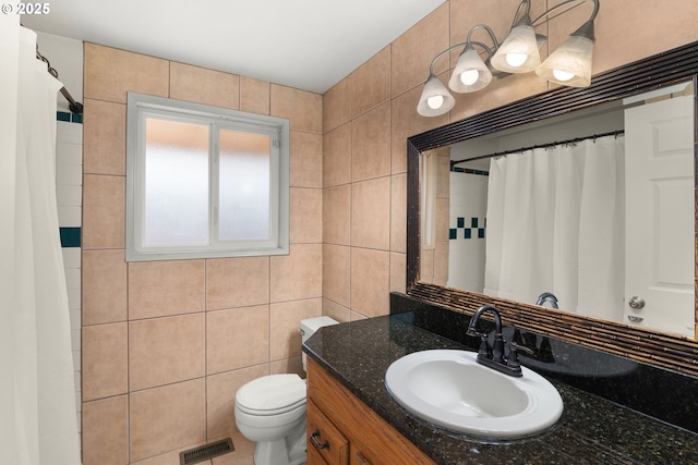 2235 SE Willow Ct, Hillsboro, OR 97123 - full bathroom featuring tile walls, vanity, and curtained shower