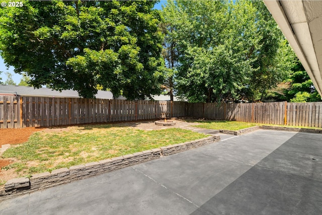2235 SE Willow Ct, Hillsboro, OR 97123 - fenced backyard with a patio