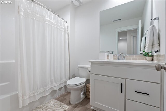 16615 SE Sunshower Pl, Happy Valley, OR 97086 - full bath featuring vanity, toilet, shower / tub combo with curtain, and wood finished floors