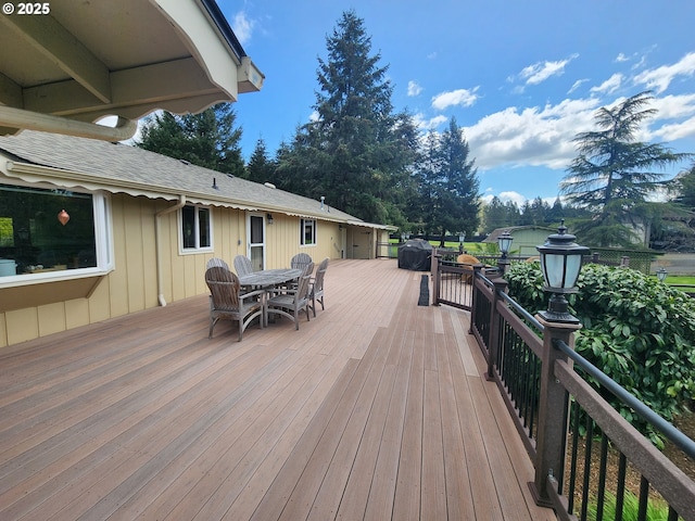 deck with outdoor dining space