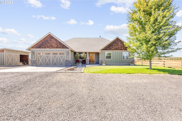 view of front of house featuring a front yard and an outdoor structure