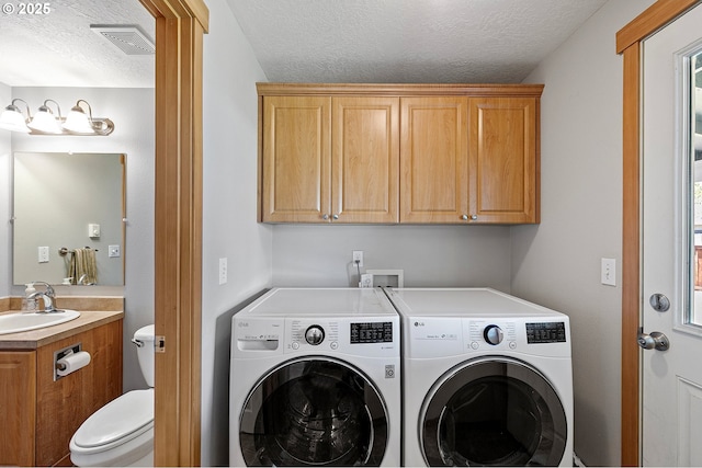 1062 Applegate Pl, Harrisburg, OR 97446 - washroom featuring washing machine and clothes dryer and a textured ceiling