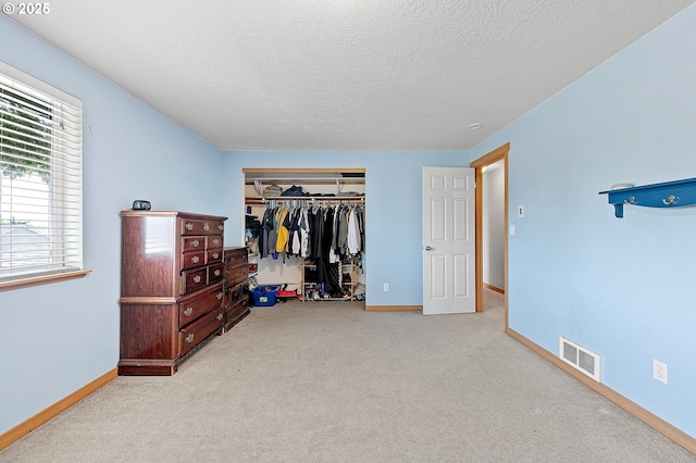 1062 Applegate Pl, Harrisburg, OR 97446 - bedroom with carpet floors, baseboards, a textured ceiling, and a closet