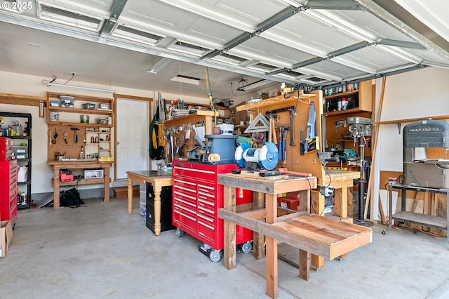 1062 Applegate Pl, Harrisburg, OR 97446 - garage with a workshop area