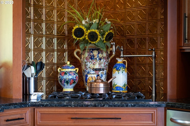 room details featuring backsplash and black gas cooktop