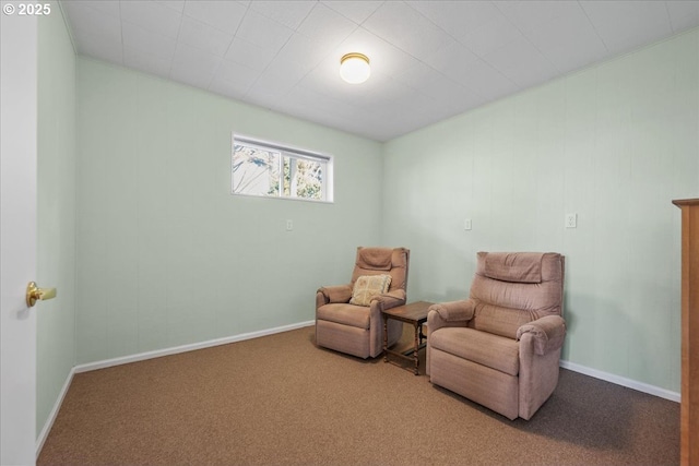 living area featuring carpet and baseboards