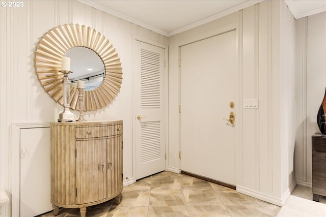 entryway with crown molding