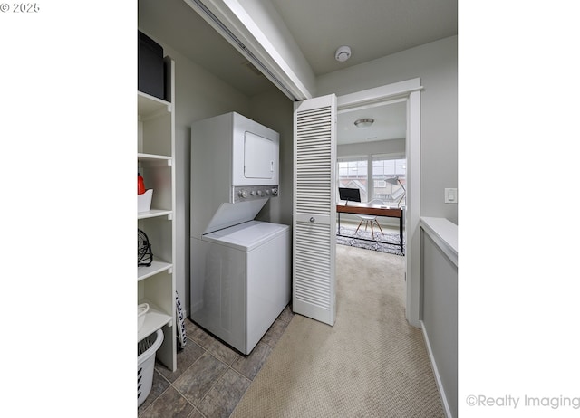 728 NE 72nd Ave, Hillsboro, OR 97124 - laundry room featuring stacked washer and clothes dryer