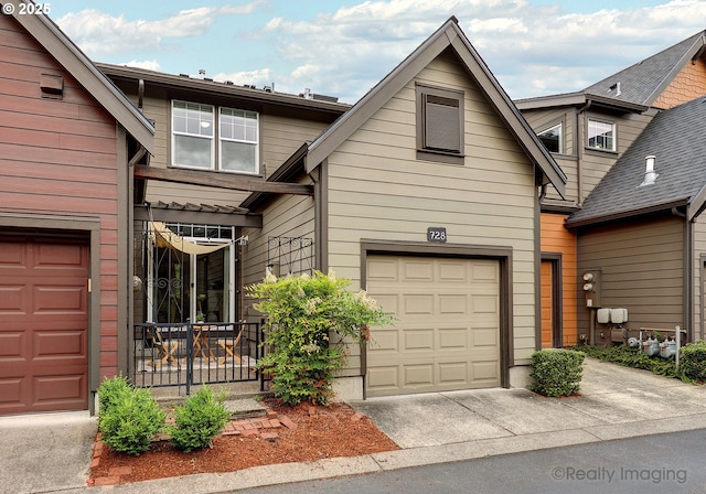 728 NE 72nd Ave, Hillsboro, OR 97124 - view of front of home featuring driveway and a garage