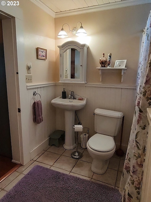 206 NE Front St, Prairie City, OR 97869 - bathroom featuring ornamental molding, toilet, tile floors, and sink