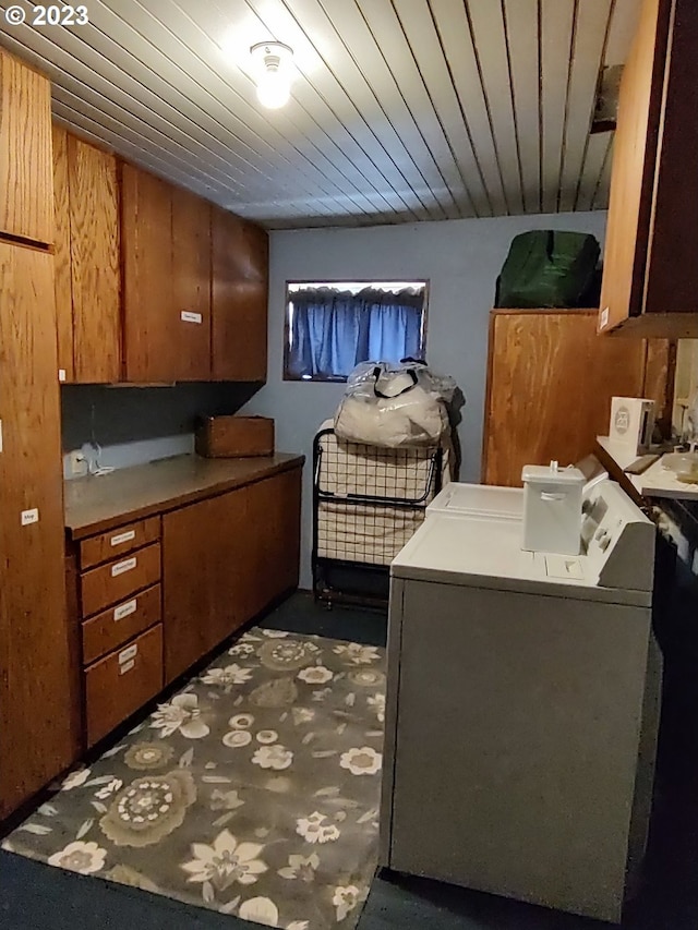 206 NE Front St, Prairie City, OR 97869 - kitchen featuring washer and clothes dryer