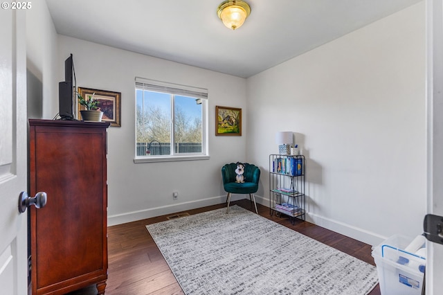 living area featuring dark wood finished floors, baseboards, and visible vents