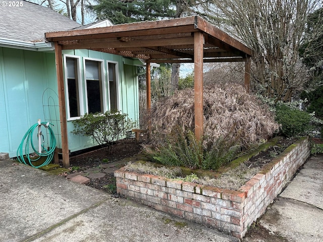 exterior space featuring a shingled roof