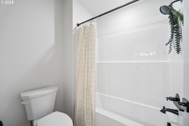 902 E 30th St, Vancouver, WA 98663 - bathroom with toilet and shower / tub combo with curtain
