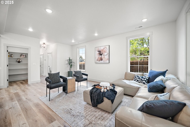 902 E 30th St, Vancouver, WA 98663 - living area featuring light wood-type flooring, recessed lighting, and baseboards