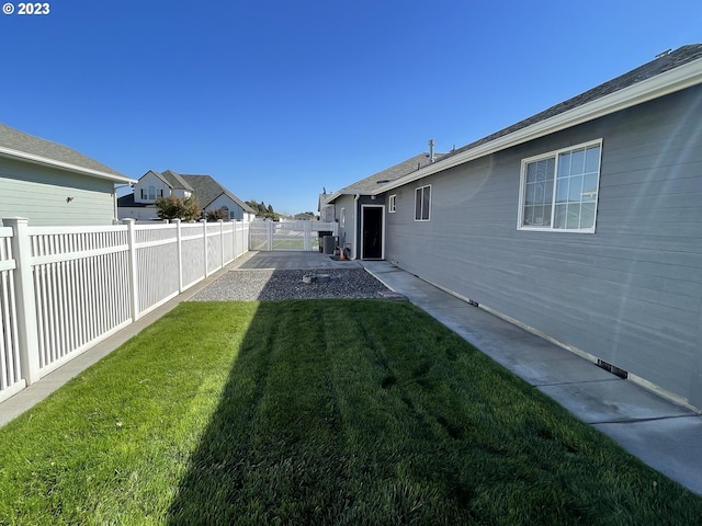 view of yard with a patio area