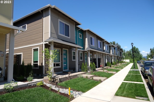 view of front of house with a front lawn