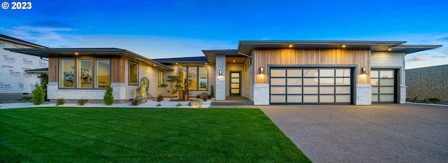 view of front of home featuring a front lawn and a garage