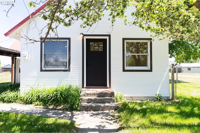 2604 15th St, Baker City, OR 97814 - view of front facade with a front lawn