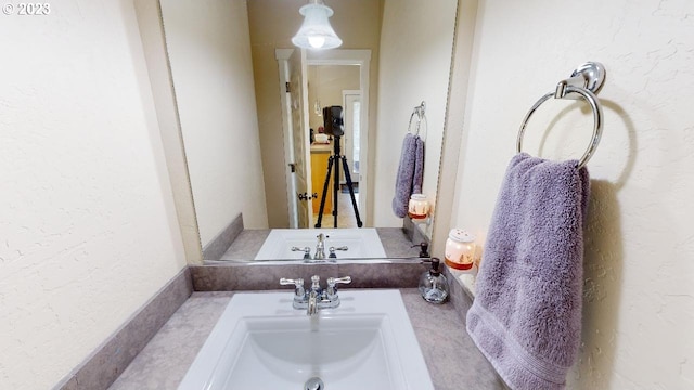 bathroom featuring sink