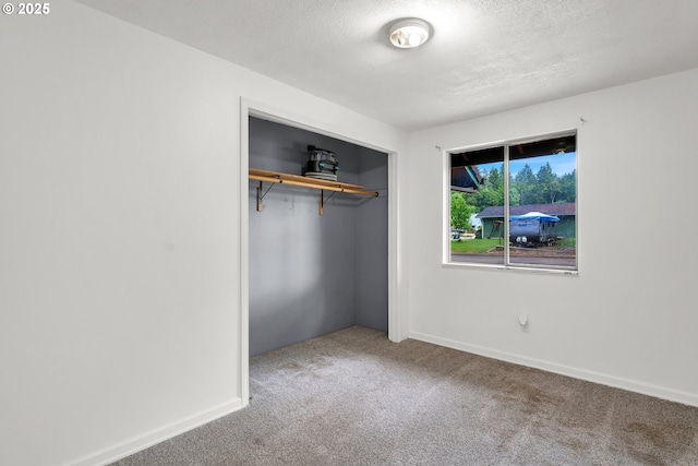 25191 Berry Ln, Veneta, OR 97487 - unfurnished bedroom featuring carpet flooring, a closet, and a textured ceiling