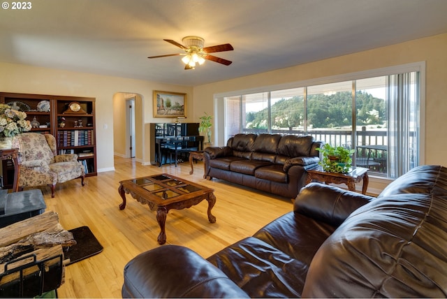 living room featuring light hardwood / wood-style floors and ceiling fan