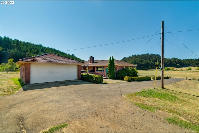 ranch-style house featuring a front lawn and a garage