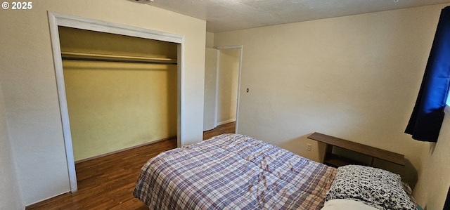 29545 Bailor St, Gold Beach, OR 97444 - bedroom with wood finished floors, a closet, and baseboards