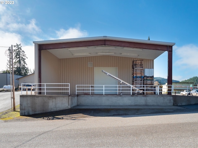 view of front of home featuring a carport