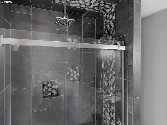 65679 E Alpine Way, Rhododendron, OR 97049 - full bathroom featuring a tile shower
