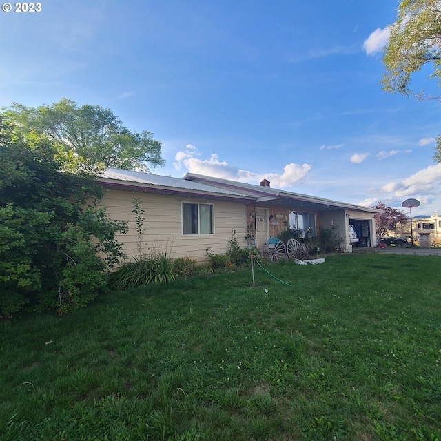 view of front of home with a front yard