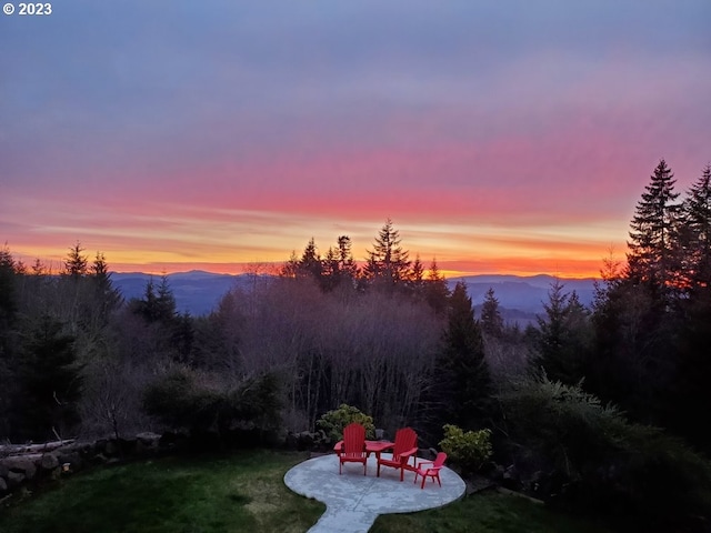 yard at dusk with a mountain view