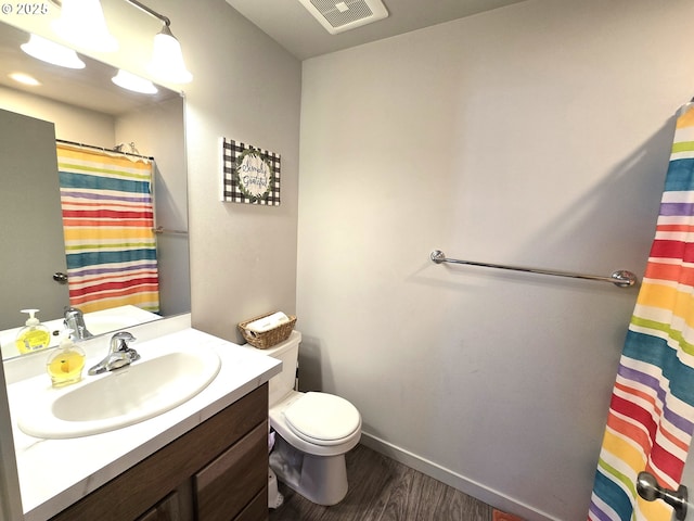 731 NE 11th St, Hermiston, OR 97838 - bathroom with vanity, toilet, wood finished floors, baseboards, and a shower with curtain