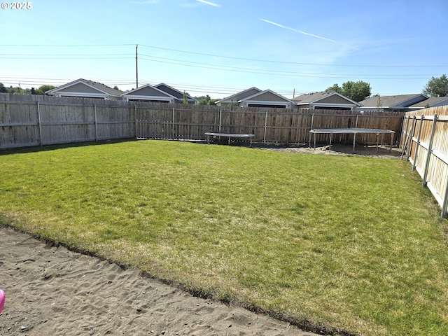 731 NE 11th St, Hermiston, OR 97838 - view of yard with a trampoline