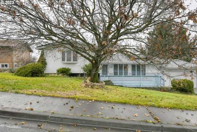 view of front of property featuring covered porch and a front lawn