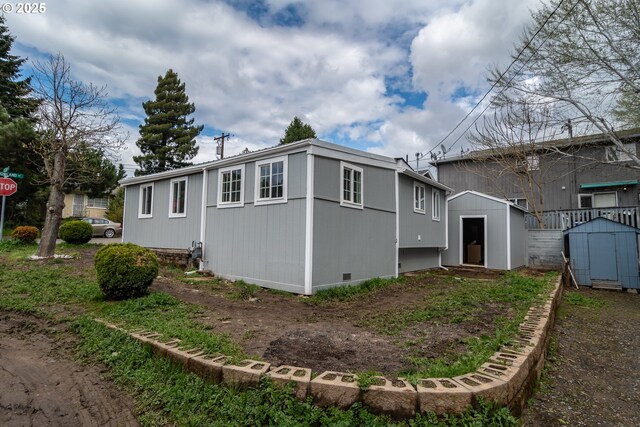 ranch-style home featuring a porch and a garage