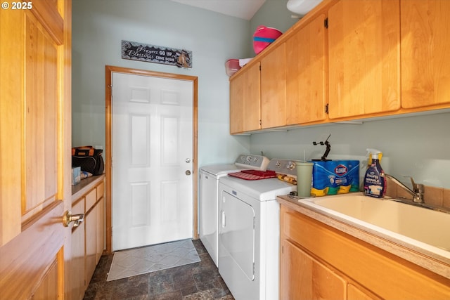 laundry area featuring cabinets, sink, and washing machine and clothes dryer