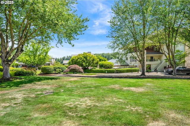 5250 S Landing Dr Unit 111B1, Portland, OR 97239 - view of grassy yard