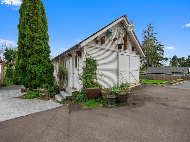 510 SE Shafford St, Estacada, OR 97023 - view of outdoor structure featuring entry steps and an outbuilding