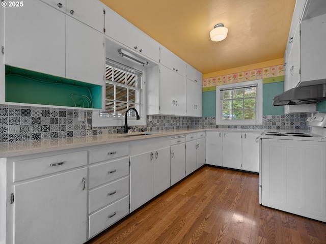 510 SE Shafford St, Estacada, OR 97023 - kitchen featuring tasteful backsplash, light countertops, electric range oven, and wood finished floors