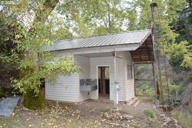 view of shed / structure