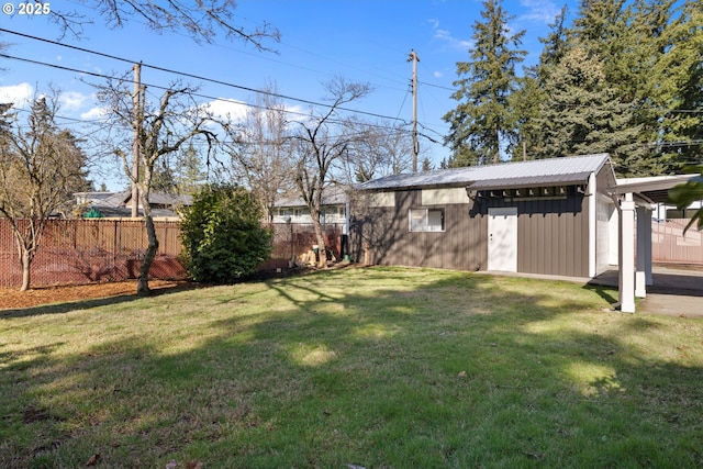 view of yard with an outbuilding and fence