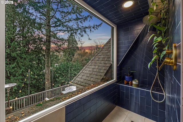 3045 SW Gaston Ave, Portland, OR 97239 - view of balcony at dusk