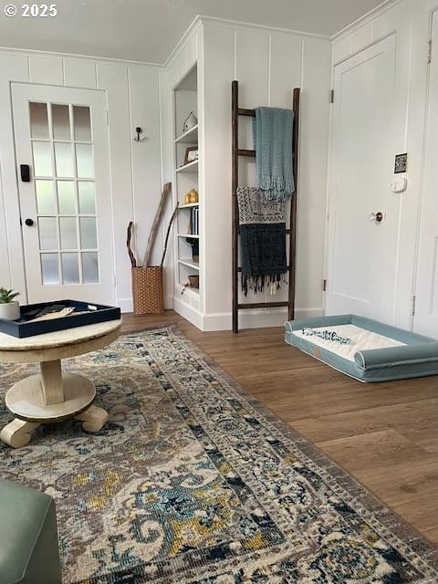 3045 SW Gaston Ave, Portland, OR 97239 - living area featuring wood finished floors, built in shelves, and baseboards