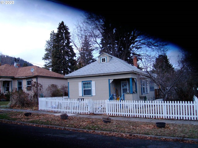 view of front of property with covered porch